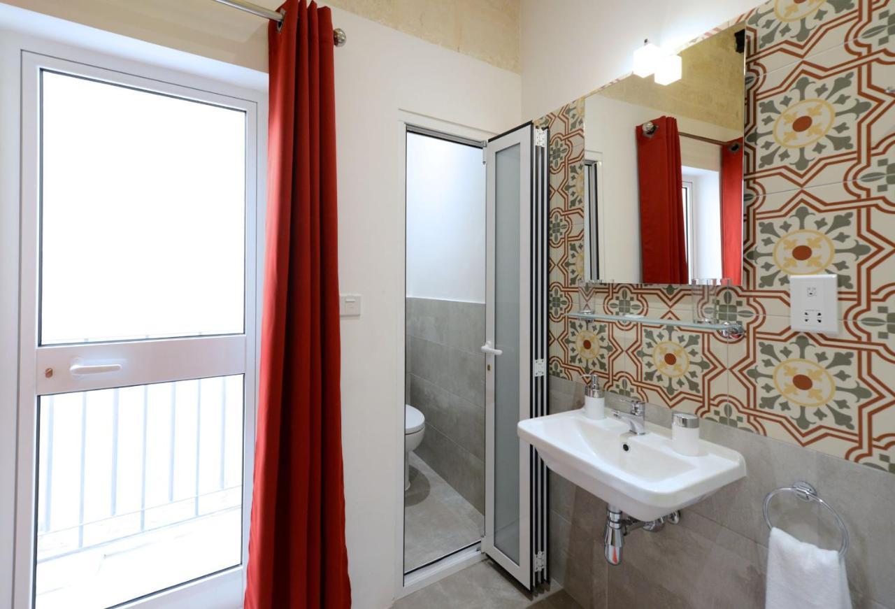 Private Rooms With Bathroom In Valletta Exterior photo